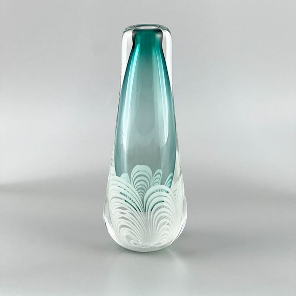 Vintage '85 Jackie Ballard Handblown Glass Pulled Feather Cased Green Bud Vase - Picture 2 of 9
